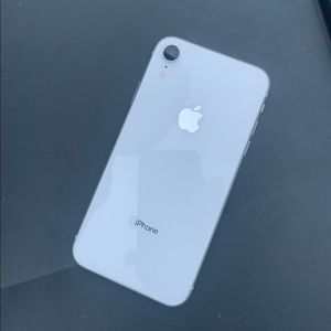 iPhone XR works good free shipping or come to me